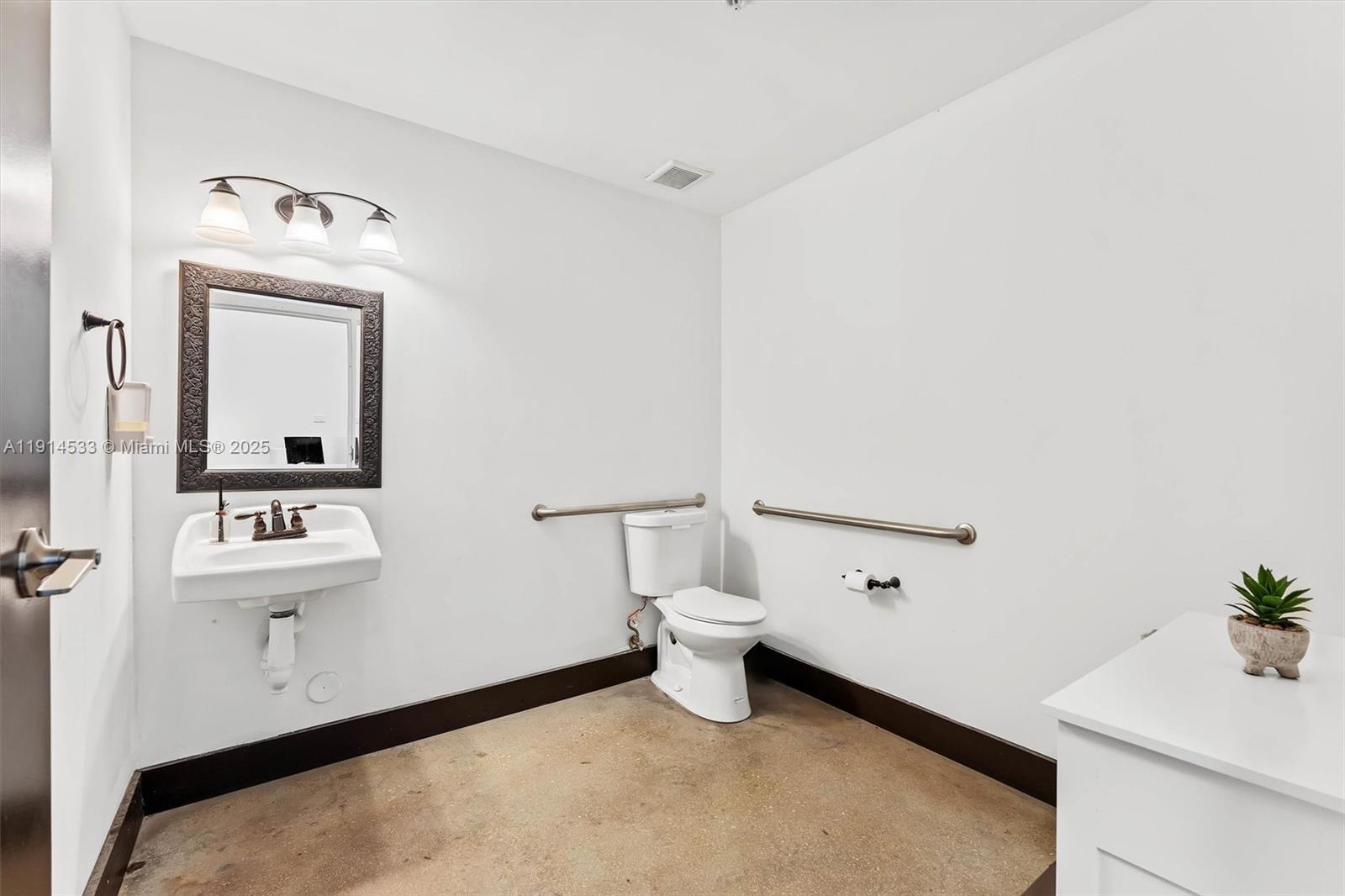 See details 6 and 7 / sq. ft. $ 2025-11-14 0 Photo