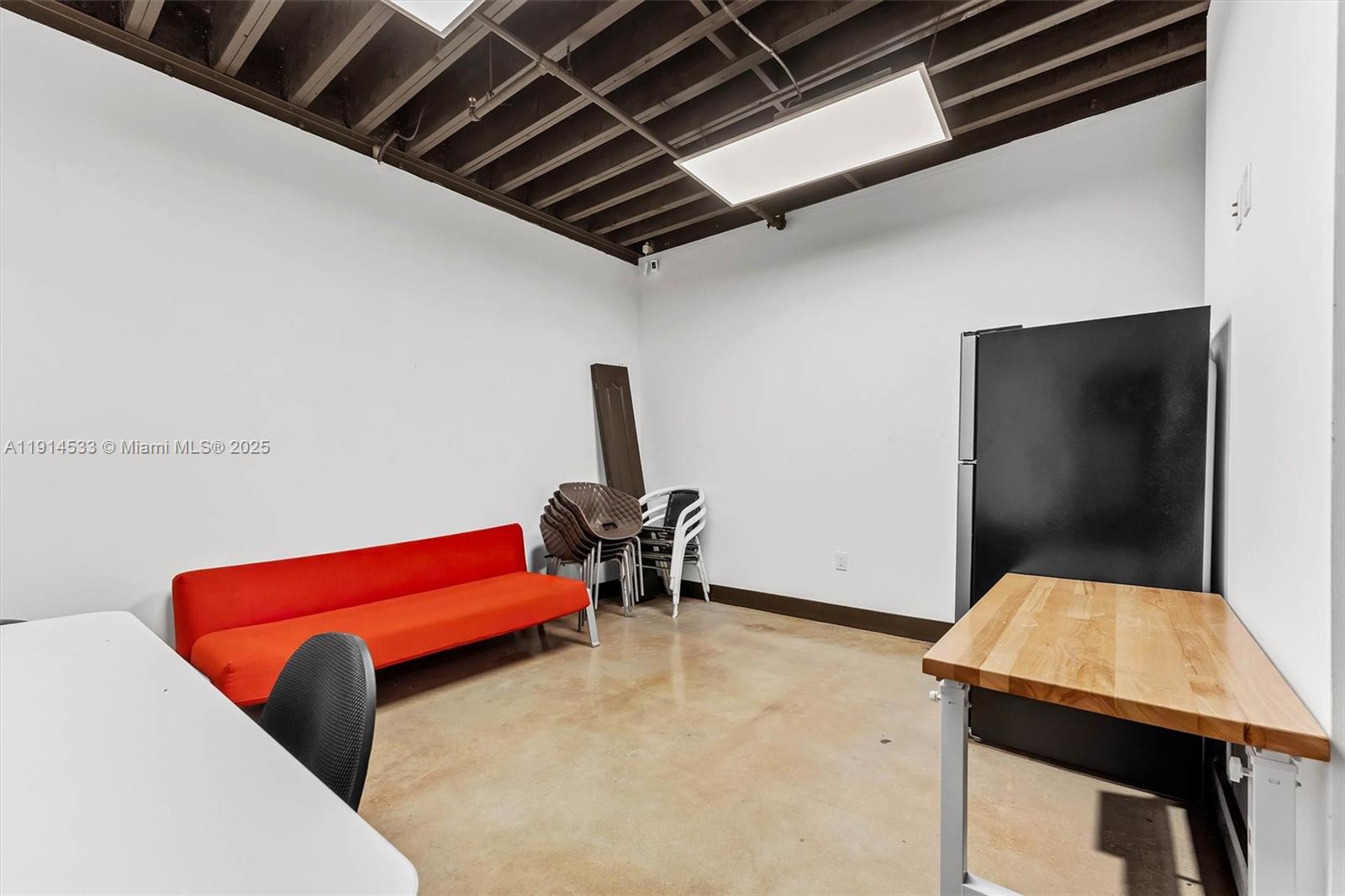 See details 6 and 7 / sq. ft. $ 2025-11-14 0 Photo