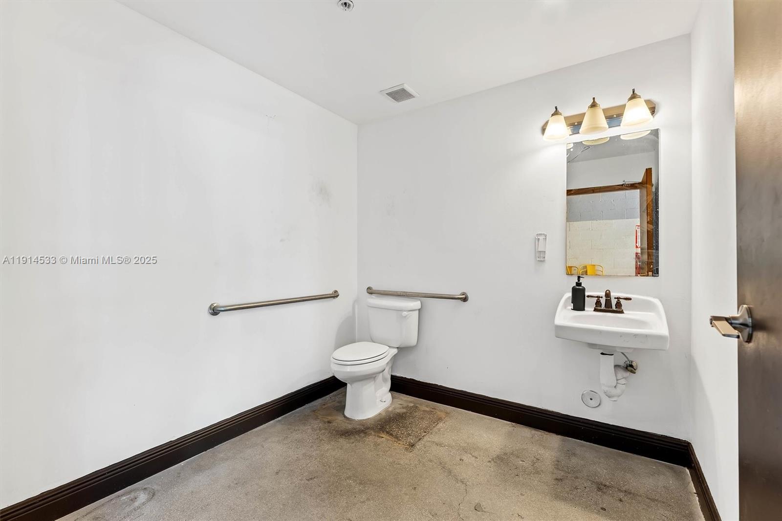 See details 6 and 7 / sq. ft. $ 2025-11-14 0 Photo