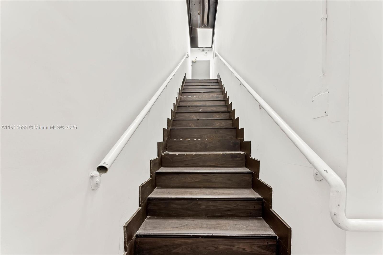 See details 6 and 7 / sq. ft. $ 2025-11-14 0 Photo