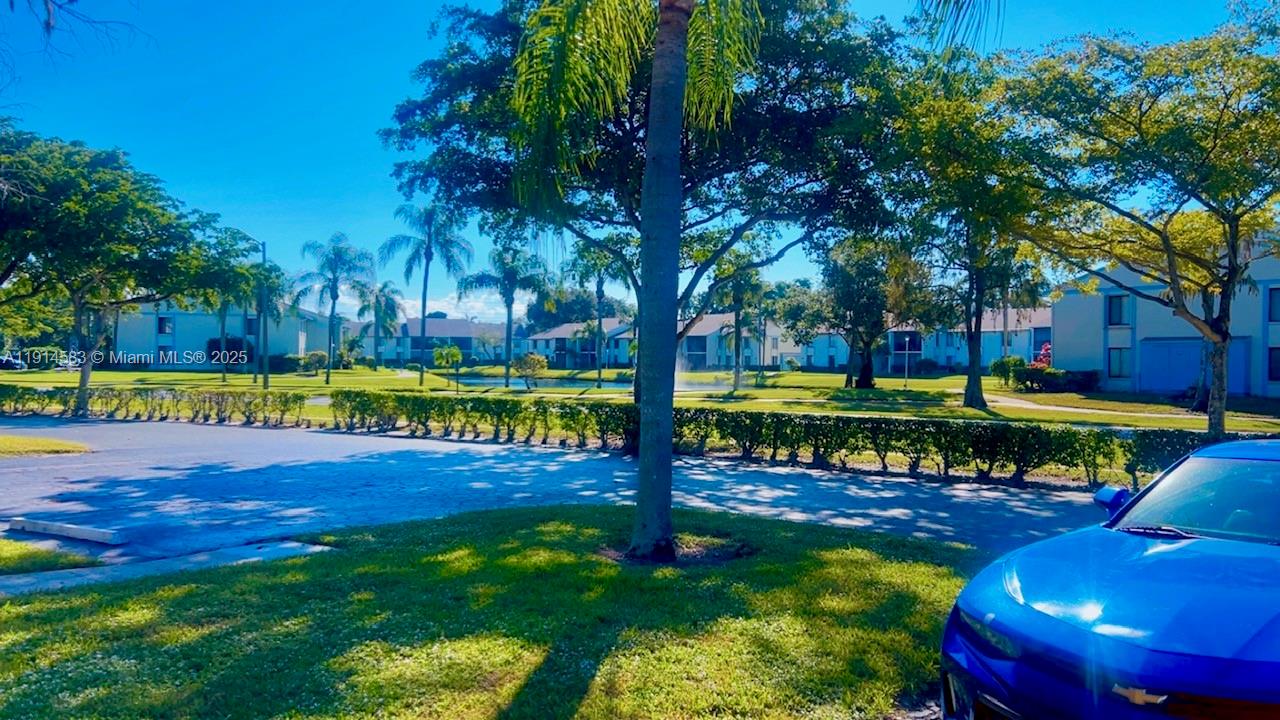 Ver detalles B 2 / 2 1370 sq. ft. $ 2025-11-14 0 foto