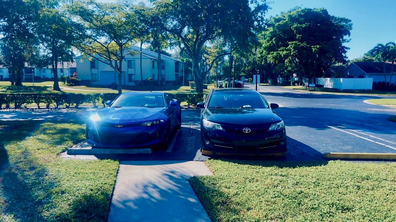 Ver detalles B 2 / 2 1370 sq. ft. $ 2025-11-14 0 foto