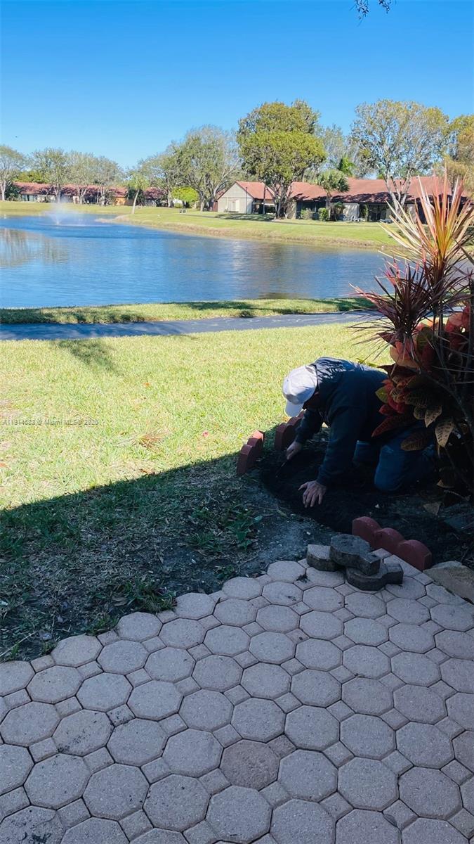 Ver detalles B 2 / 2 1370 sq. ft. $ 2025-11-14 0 foto