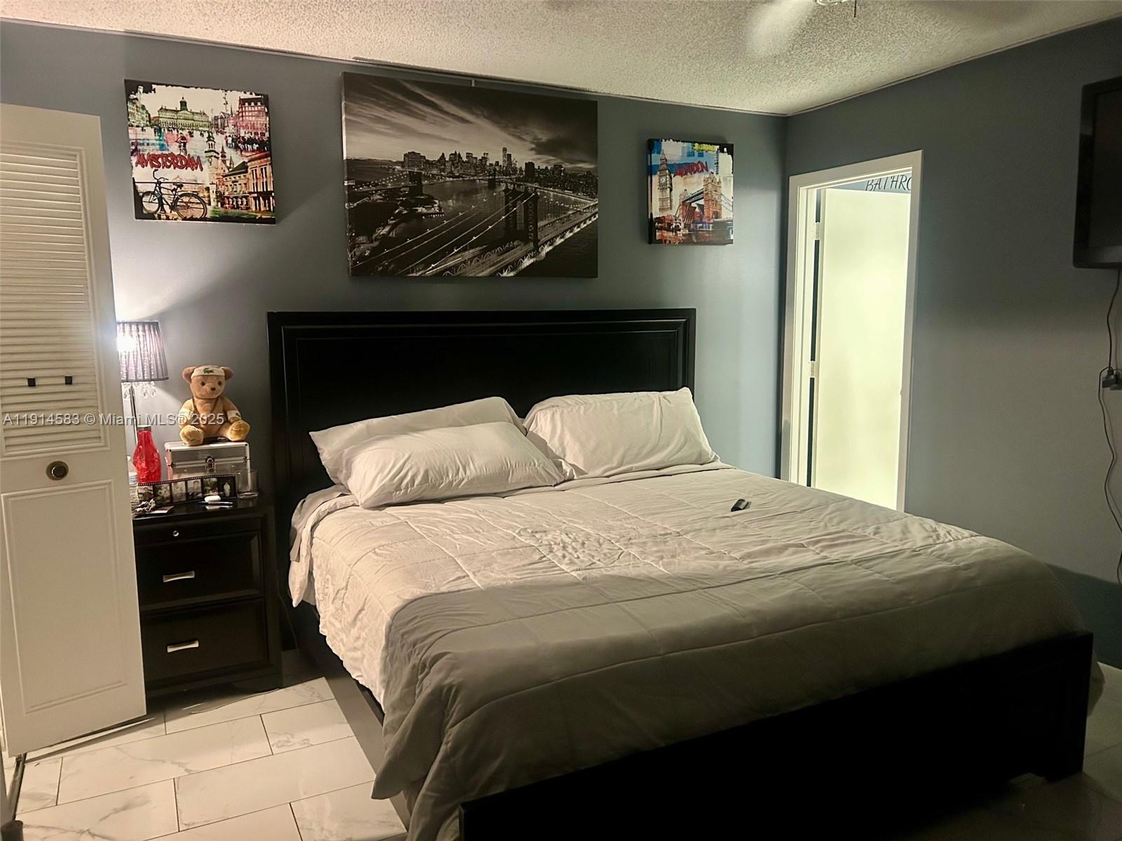 Ver detalles B 2 / 2 1370 sq. ft. $ 2025-11-14 0 foto