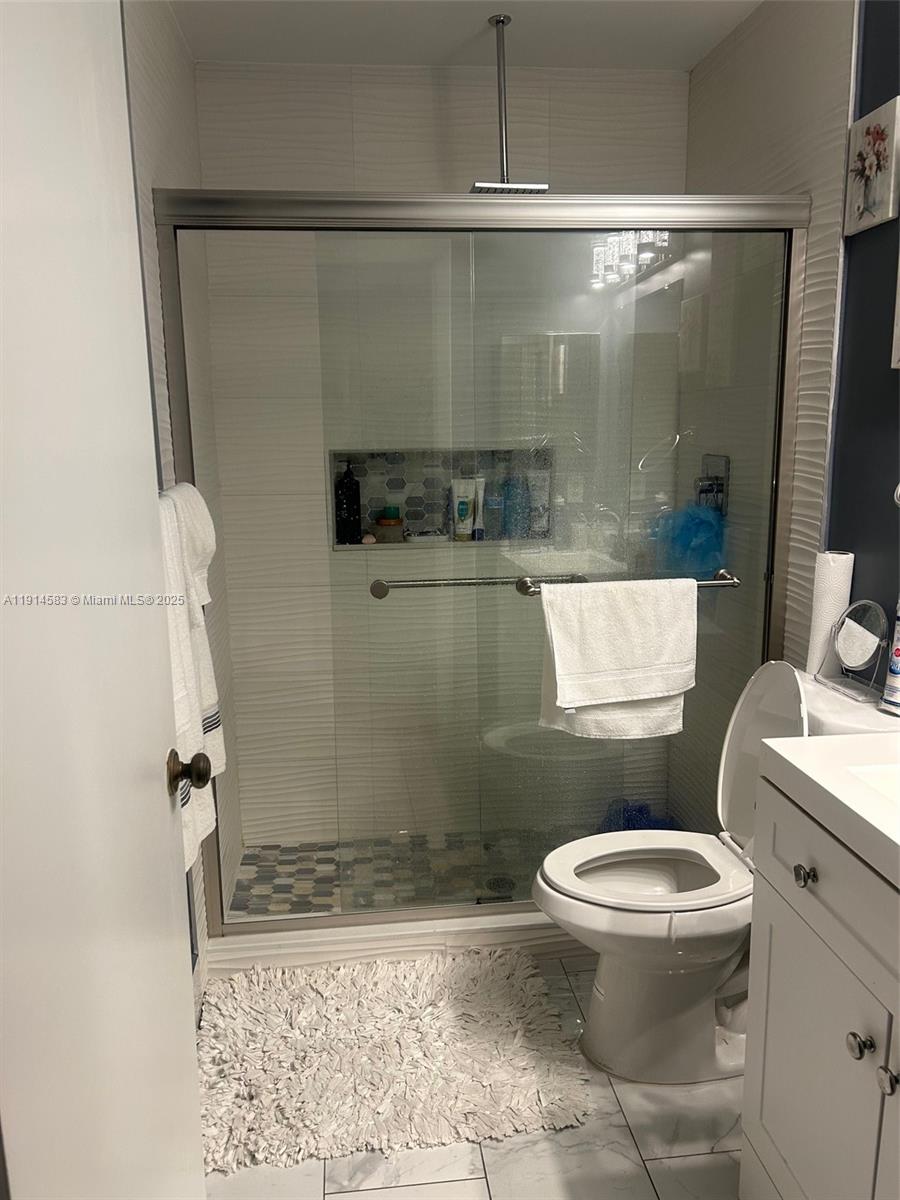 Ver detalles B 2 / 2 1370 sq. ft. $ 2025-11-14 0 foto