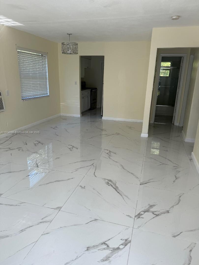   /  1500 sq. ft. $ 2025-11-14 0 Photo