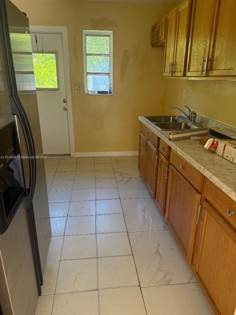   /  1500 sq. ft. $ 2025-11-14 0 Photo