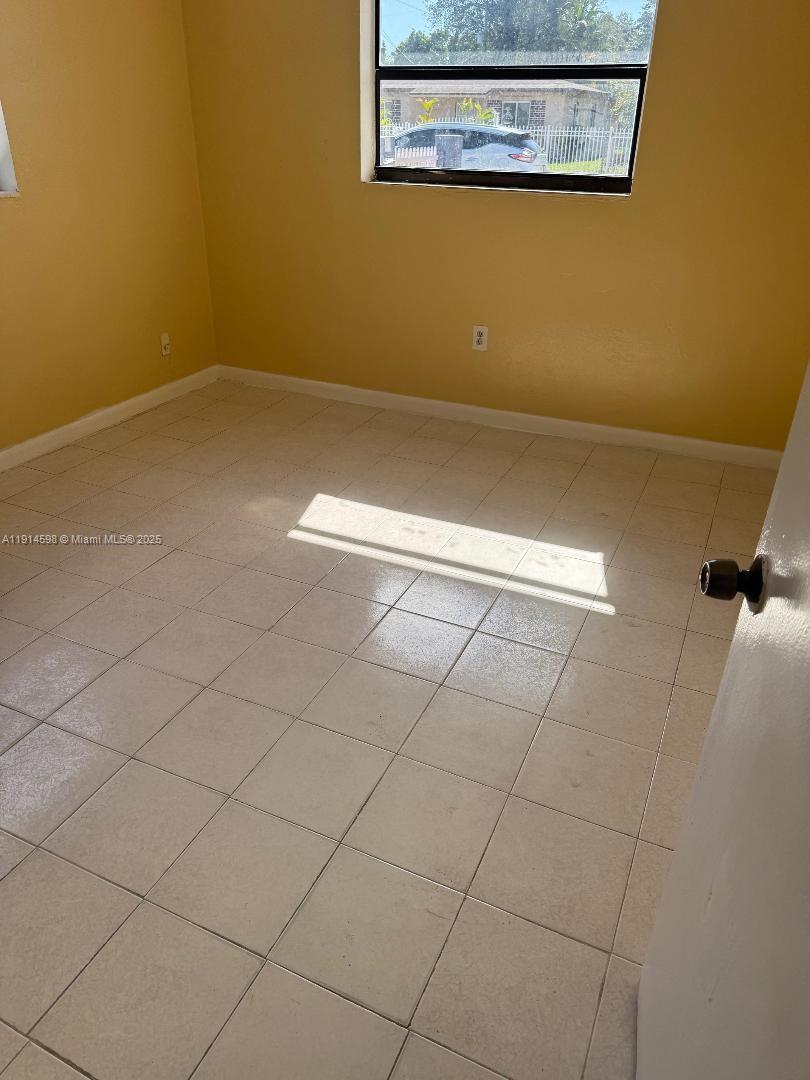   /  1500 sq. ft. $ 2025-11-14 0 Photo