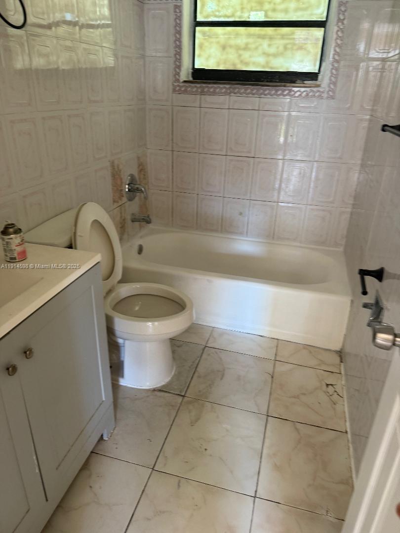   /  1500 sq. ft. $ 2025-11-14 0 Photo