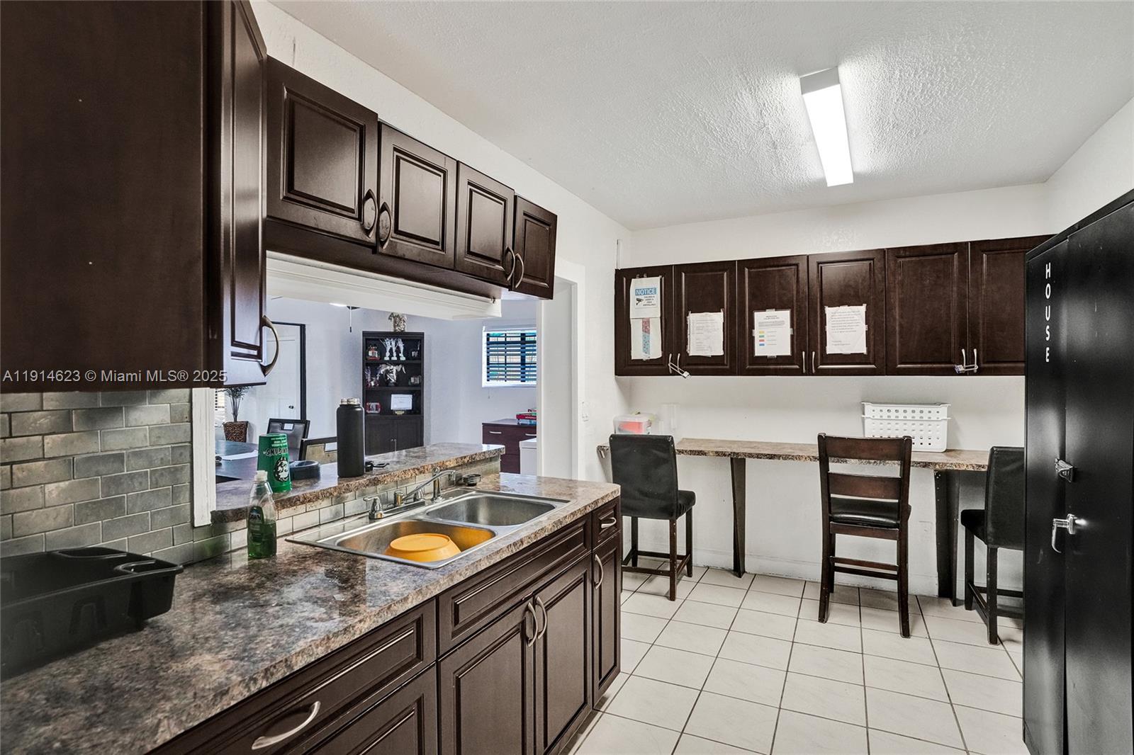 Ver detalles / 3230 sq. ft. $ 2025-11-15 0 foto