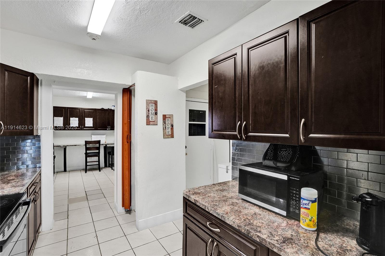 Ver detalles / 3230 sq. ft. $ 2025-11-15 0 foto