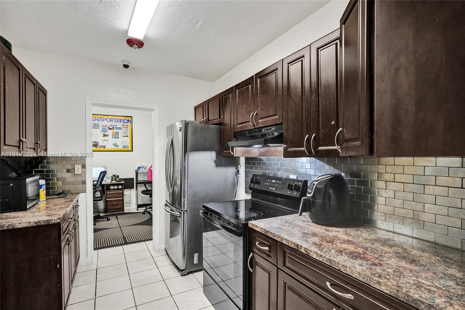 Ver detalles / 3230 sq. ft. $ 2025-11-15 0 foto