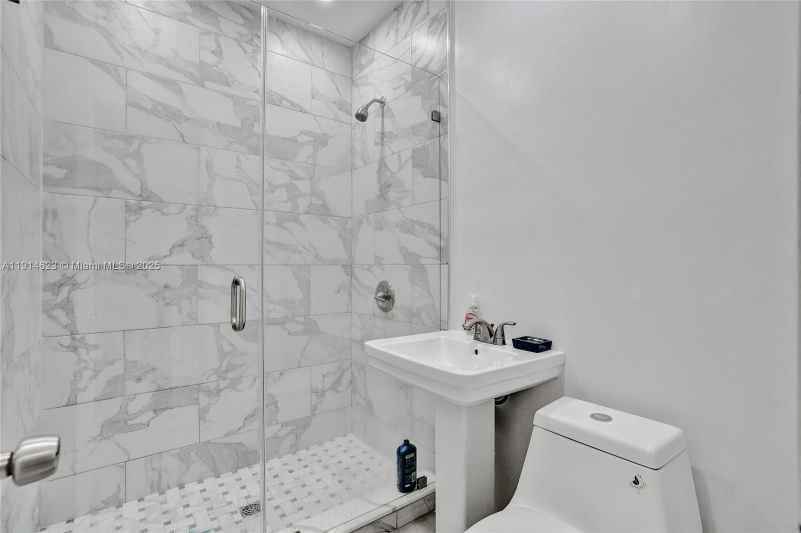 Ver detalles / 3230 sq. ft. $ 2025-11-15 0 foto