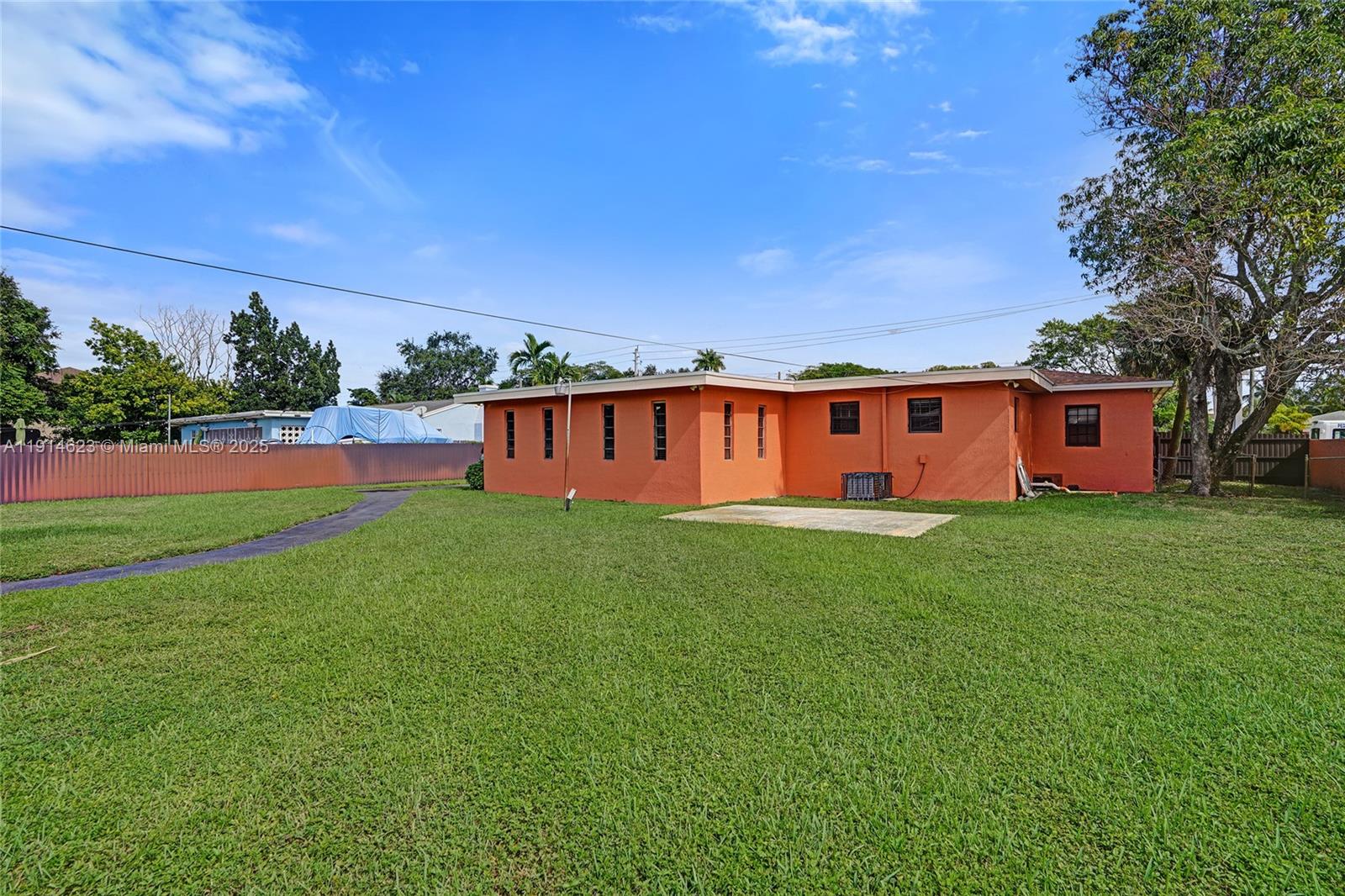 Ver detalles / 3230 sq. ft. $ 2025-11-15 0 foto