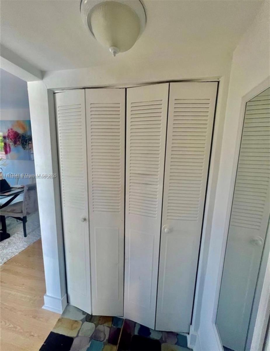 Подробнее / 2380 кв.футов $ 2025-11-15 0 Фото