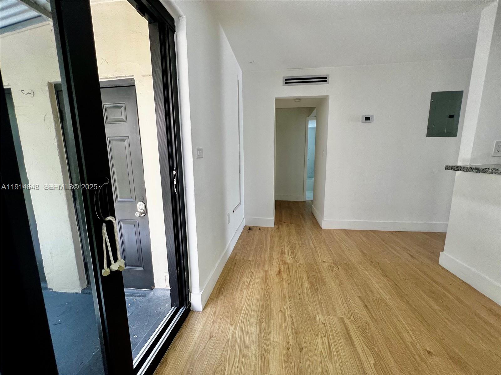 Подробнее / 2380 кв.футов $ 2025-11-15 0 Фото