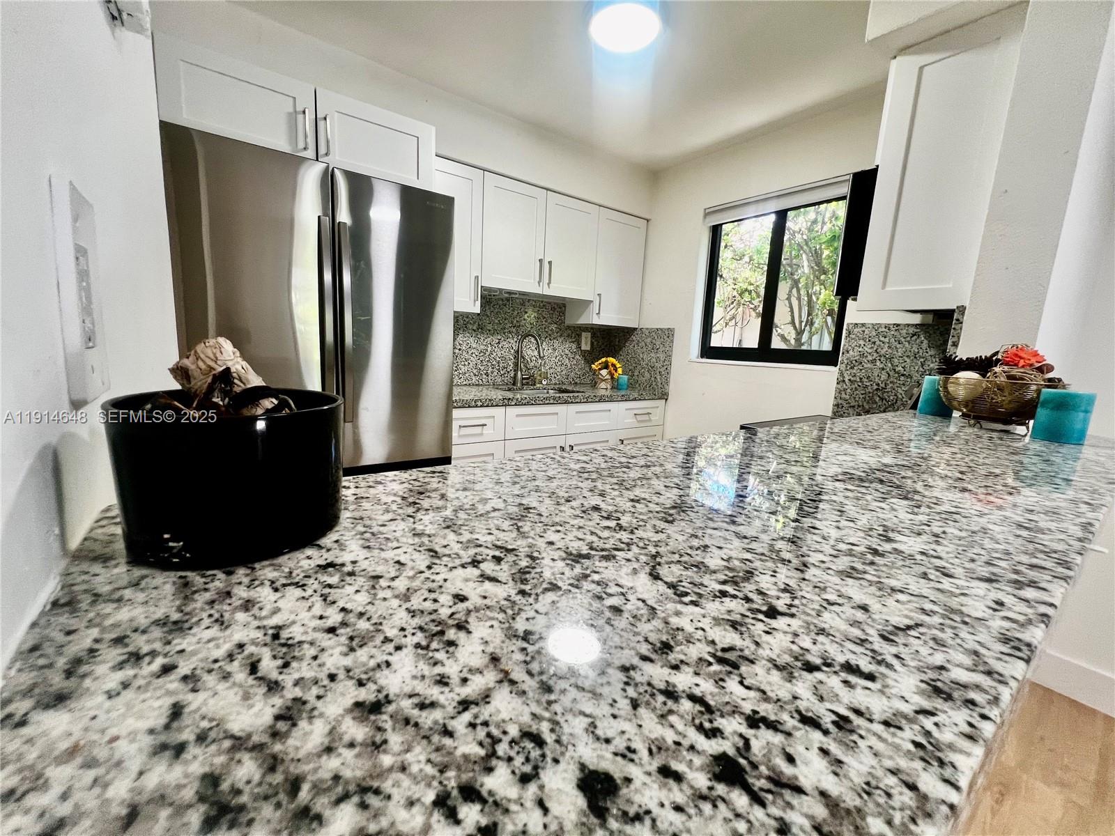 Подробнее / 2380 кв.футов $ 2025-11-15 0 Фото