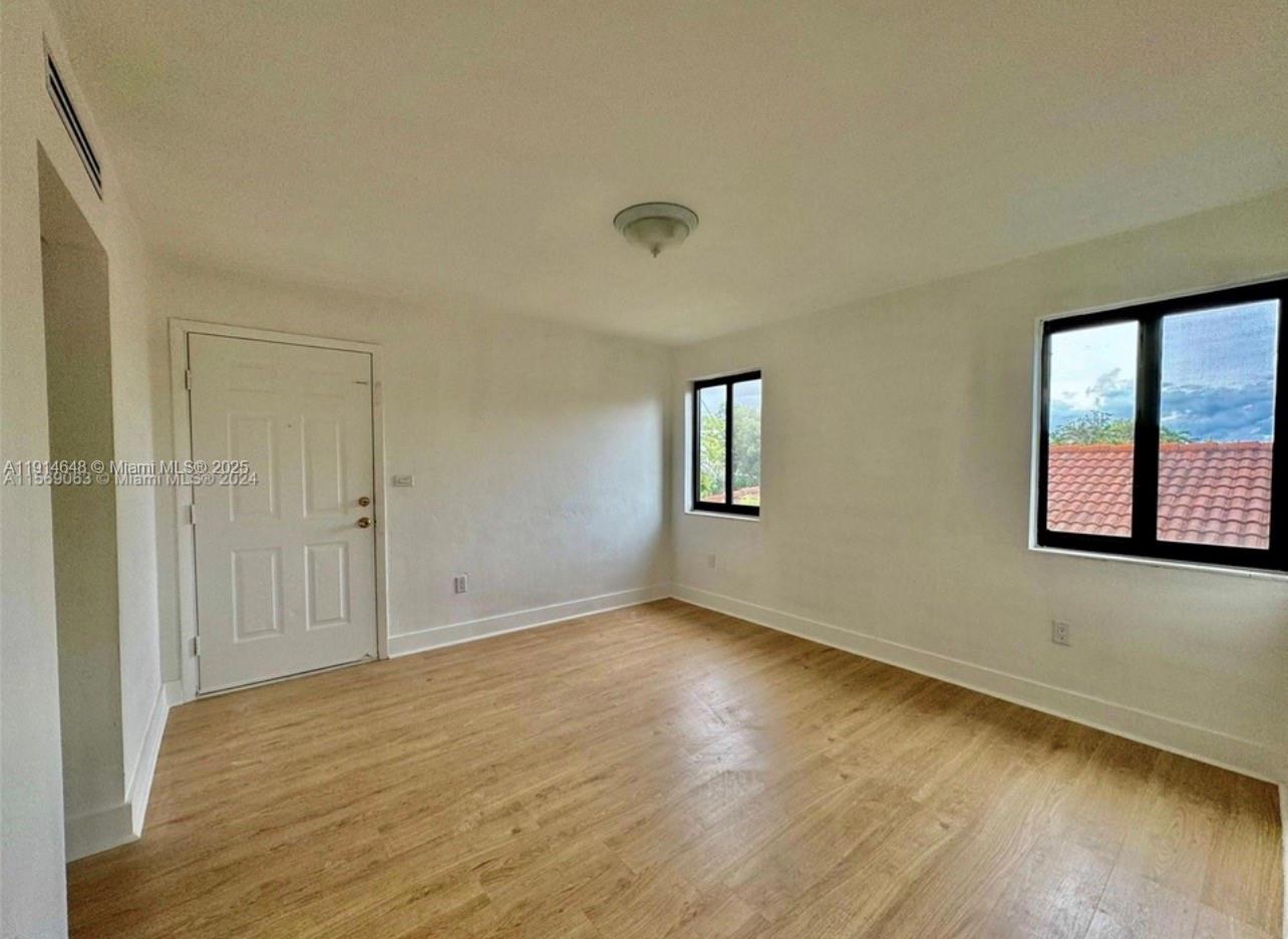 Подробнее / 2380 кв.футов $ 2025-11-15 0 Фото