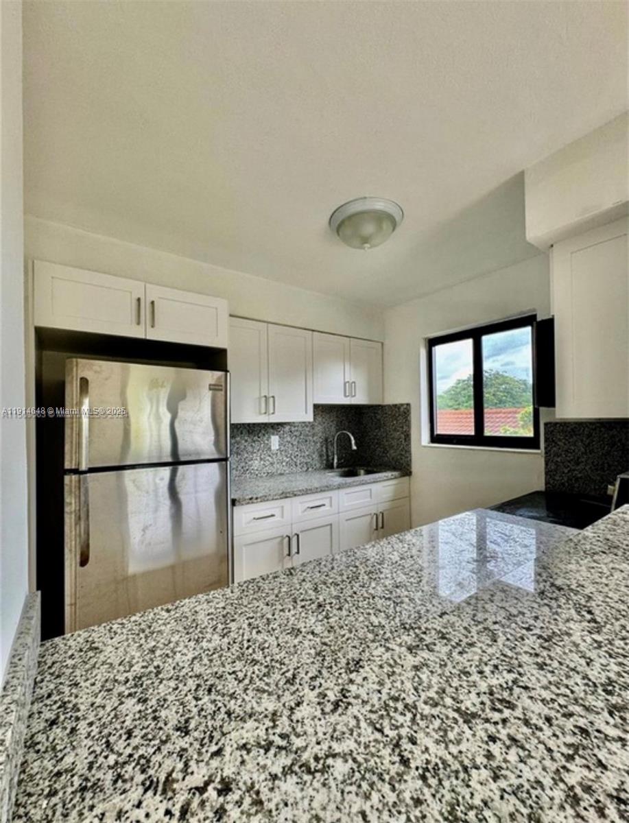 Подробнее / 2380 кв.футов $ 2025-11-15 0 Фото