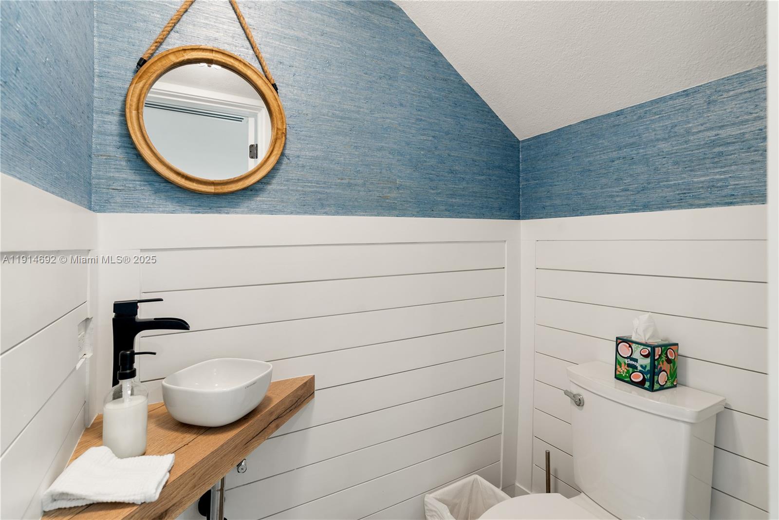   /  2485 sq. ft. $ 2025-11-15 0 Photo