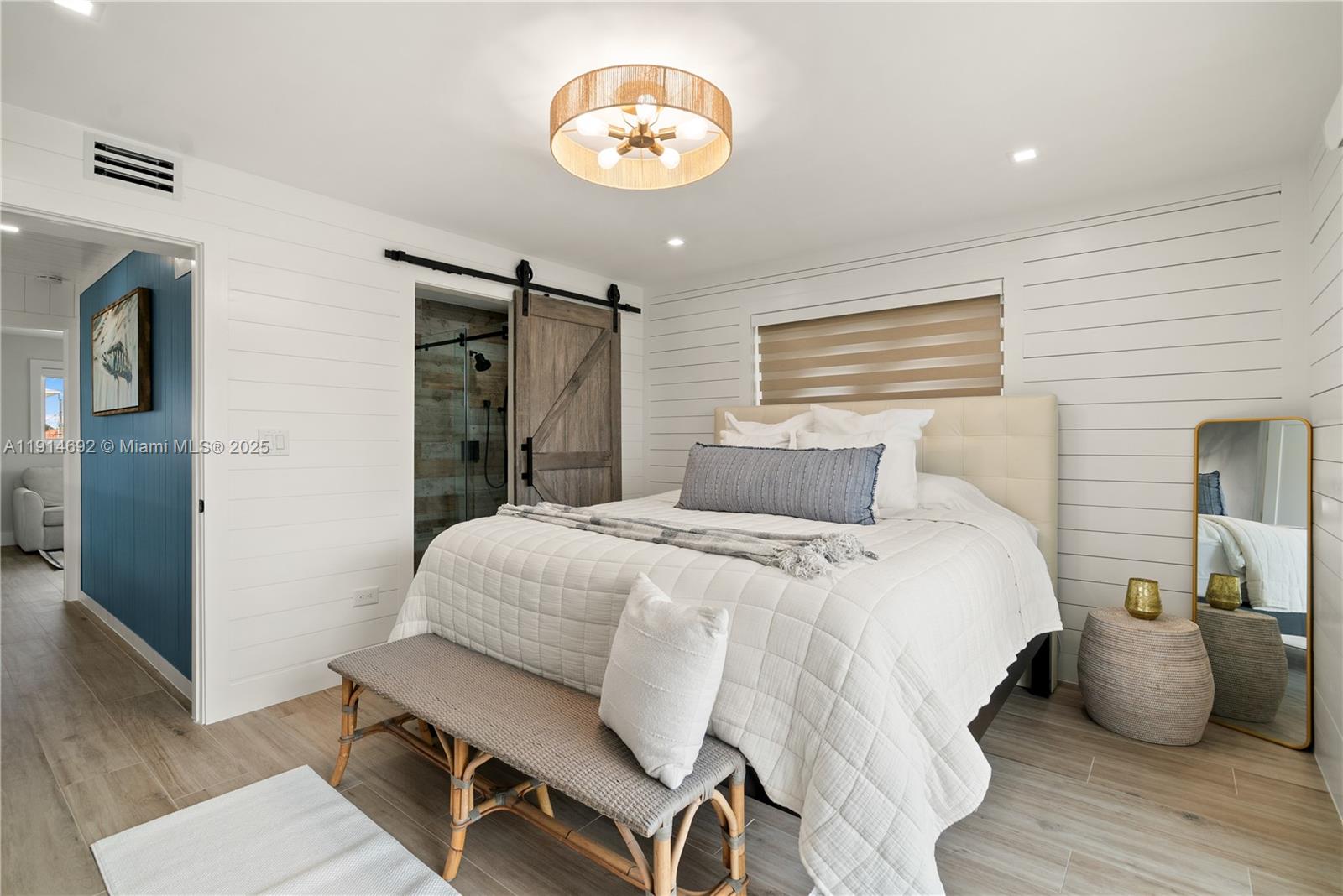   /  2485 sq. ft. $ 2025-11-15 0 Photo