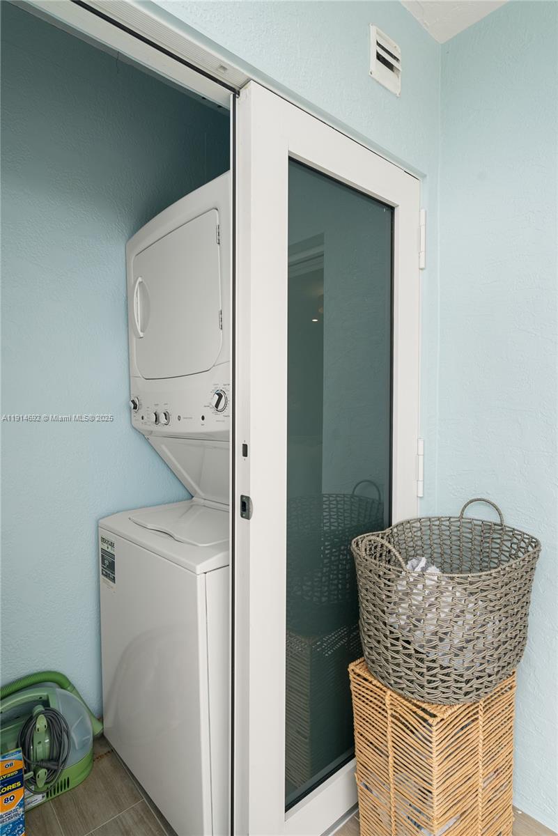   /  2485 sq. ft. $ 2025-11-15 0 Photo