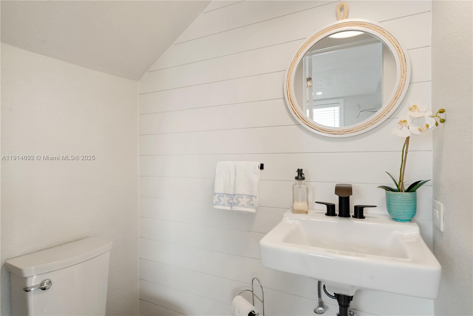   /  2485 sq. ft. $ 2025-11-15 0 Photo