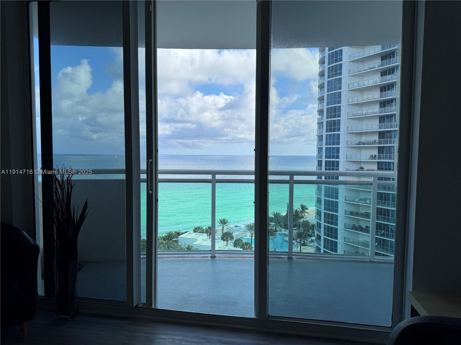 Photo of 3001 Ocean Dr  #1423, Hollywood, Florida, 33019 - 