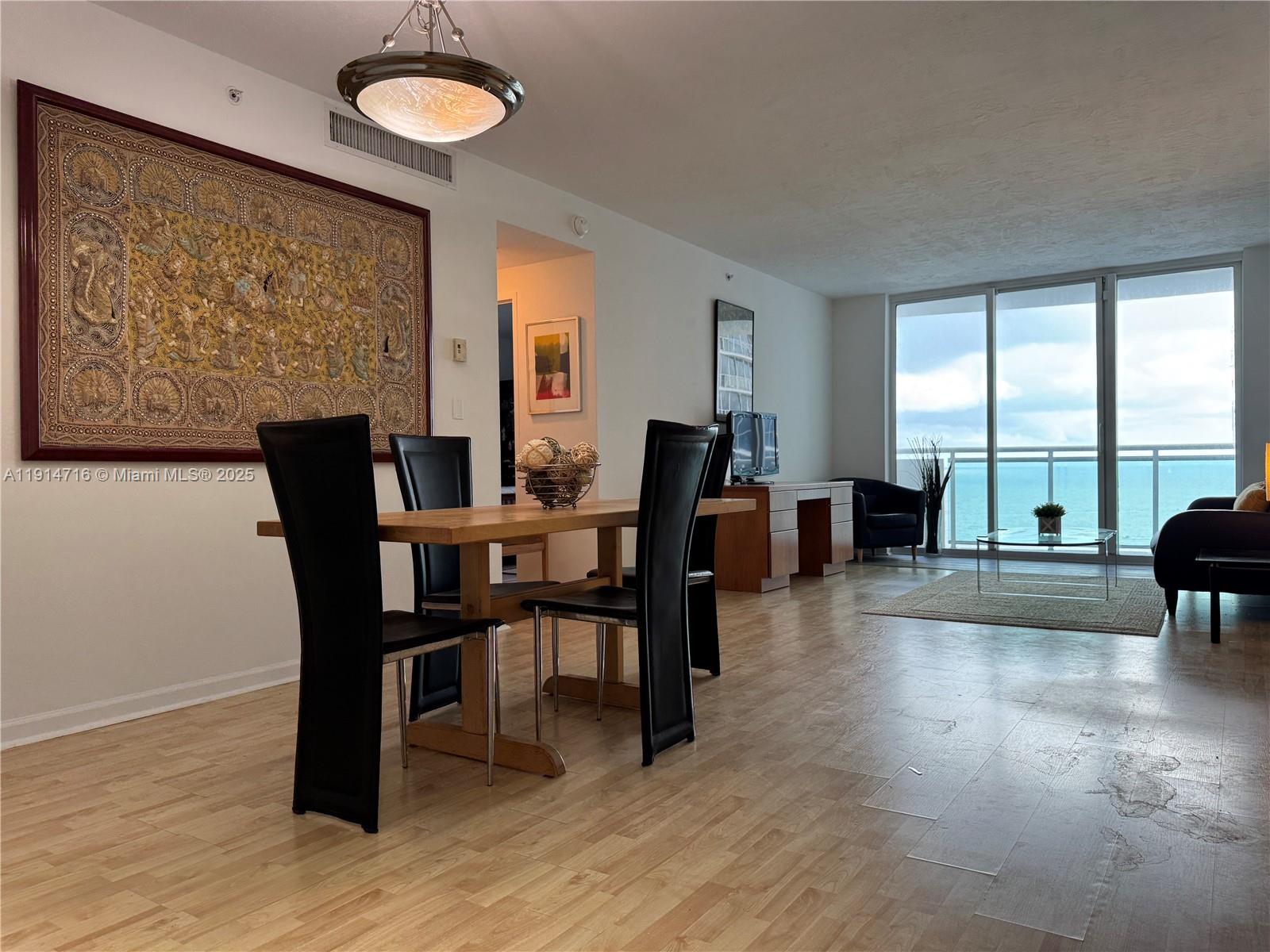 Photo of 3001 Ocean Dr  #1423, Hollywood, Florida, 33019 - 