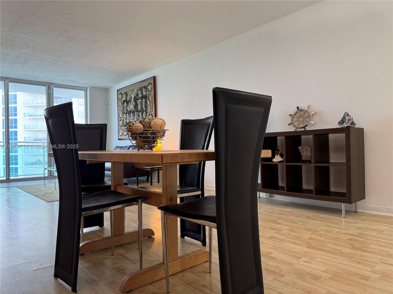 Photo of 3001 Ocean Dr  #1423, Hollywood, Florida, 33019 - 