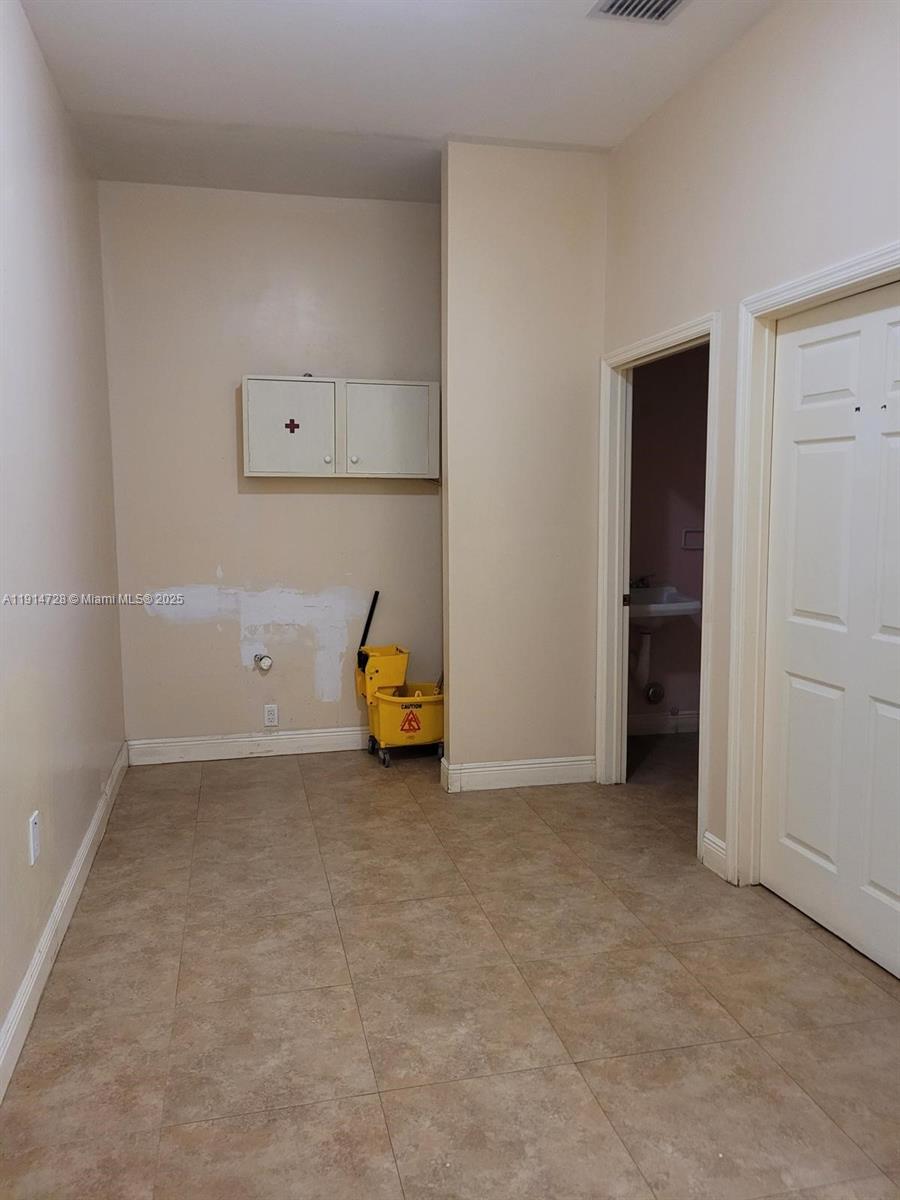 See details / sq. ft. $ 2025-11-15 0 Photo