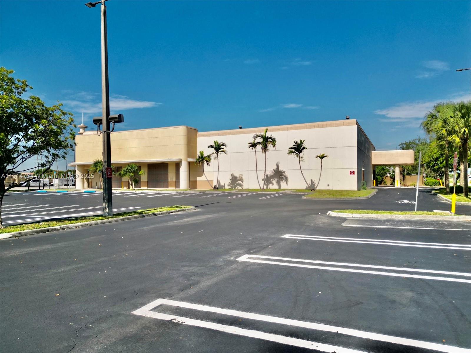 Подробнее / кв.футов $ 2025-11-15 0 Фото