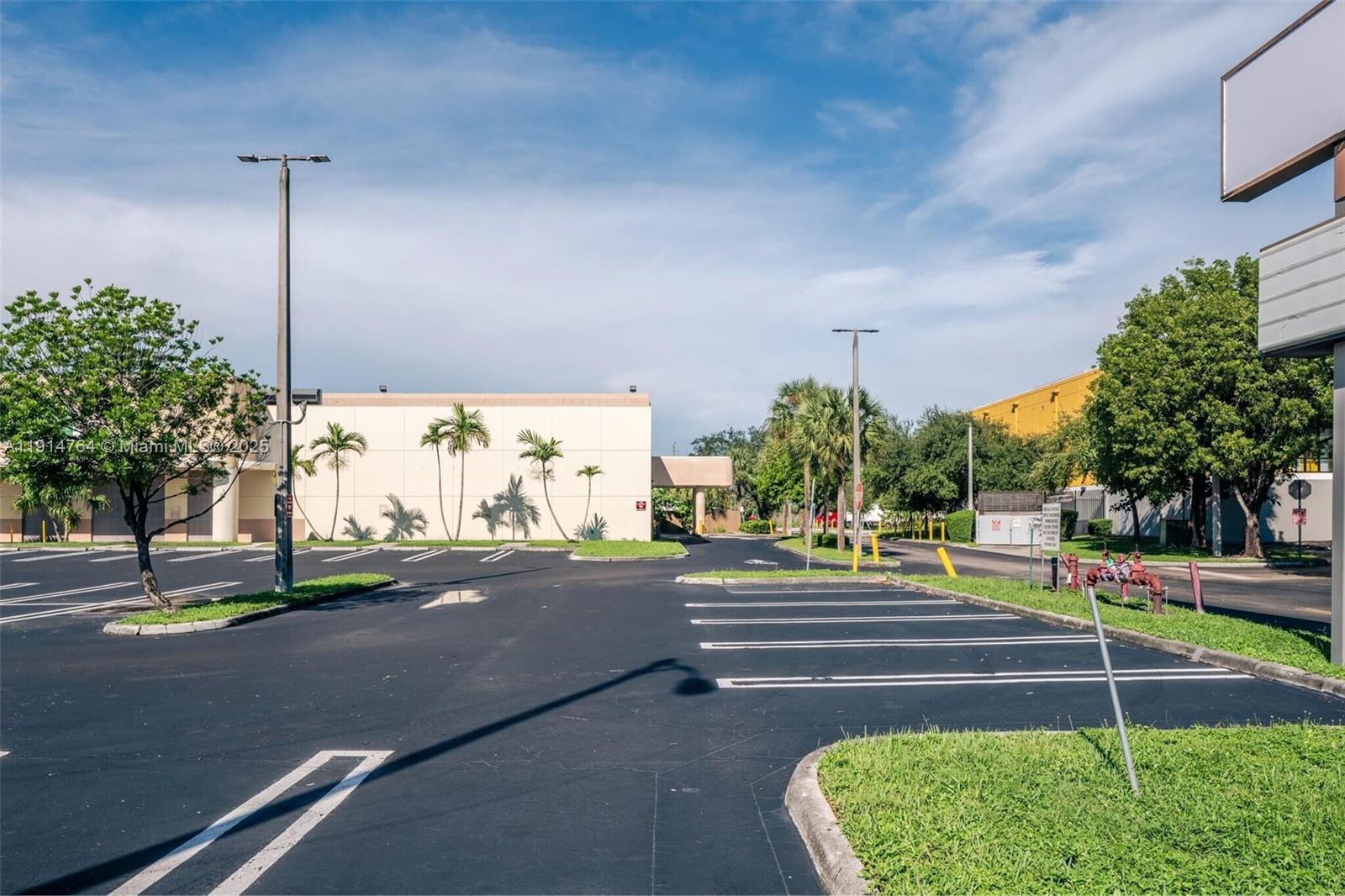 Подробнее / кв.футов $ 2025-11-15 0 Фото