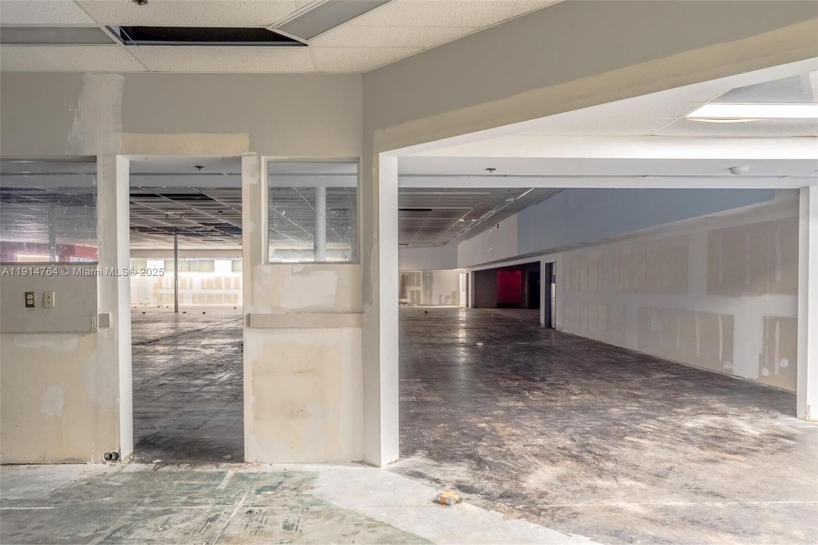 Подробнее / кв.футов $ 2025-11-15 0 Фото