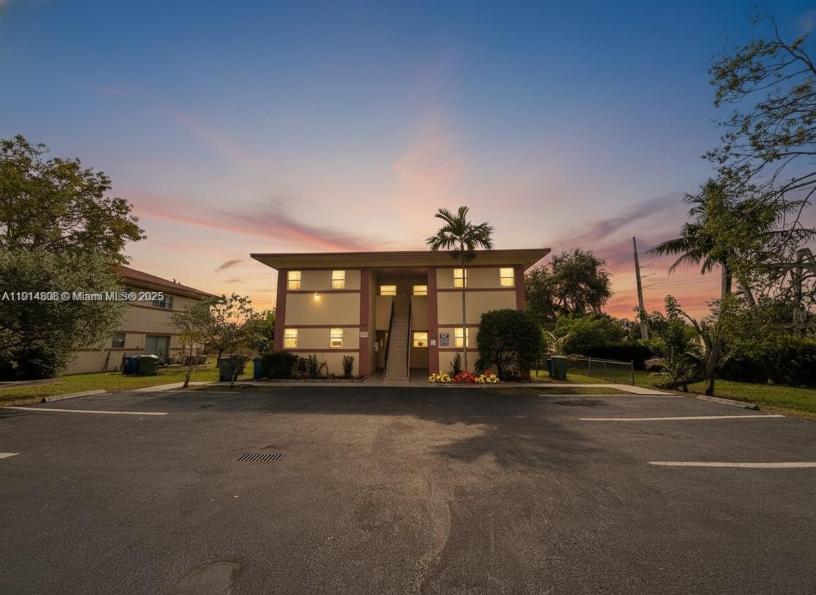 Ver detalles / 3330 sq. ft. $ 2025-11-15 0 foto