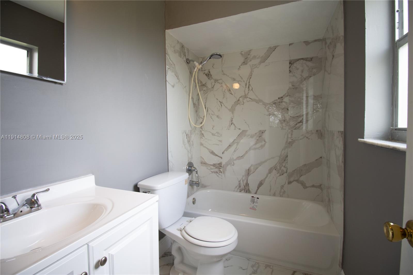 Ver detalles / 3330 sq. ft. $ 2025-11-15 0 foto