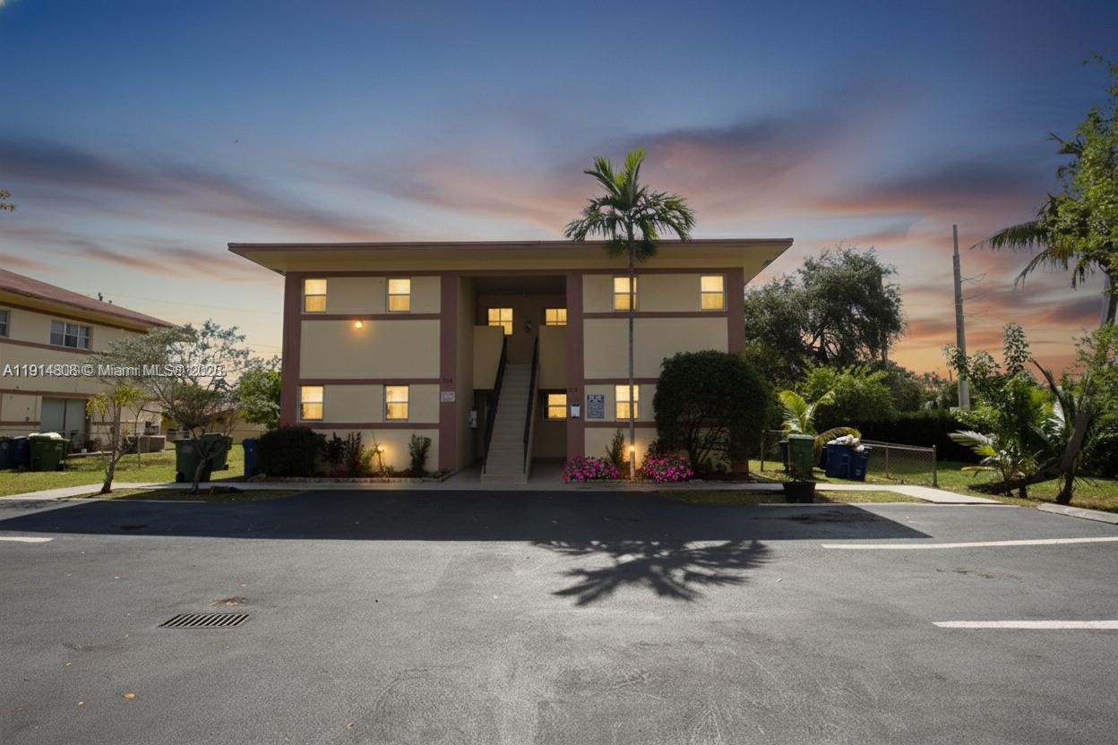 Ver detalles / 3330 sq. ft. $ 2025-11-15 0 foto