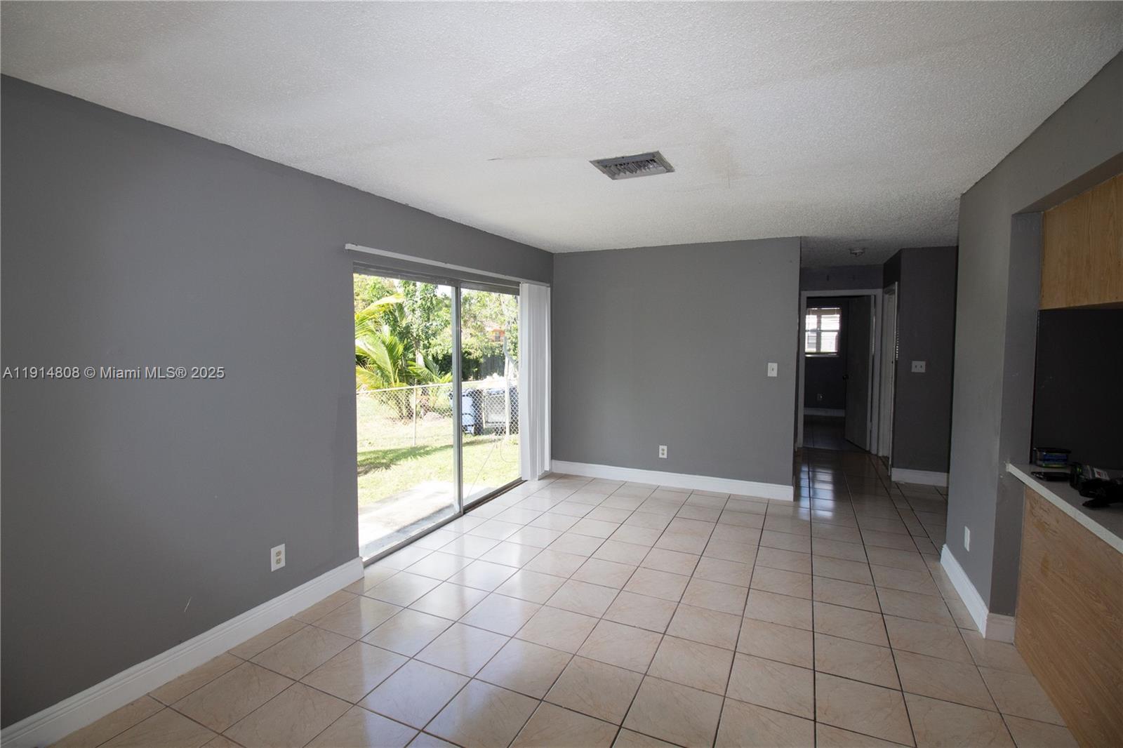 Ver detalles / 3330 sq. ft. $ 2025-11-15 0 foto