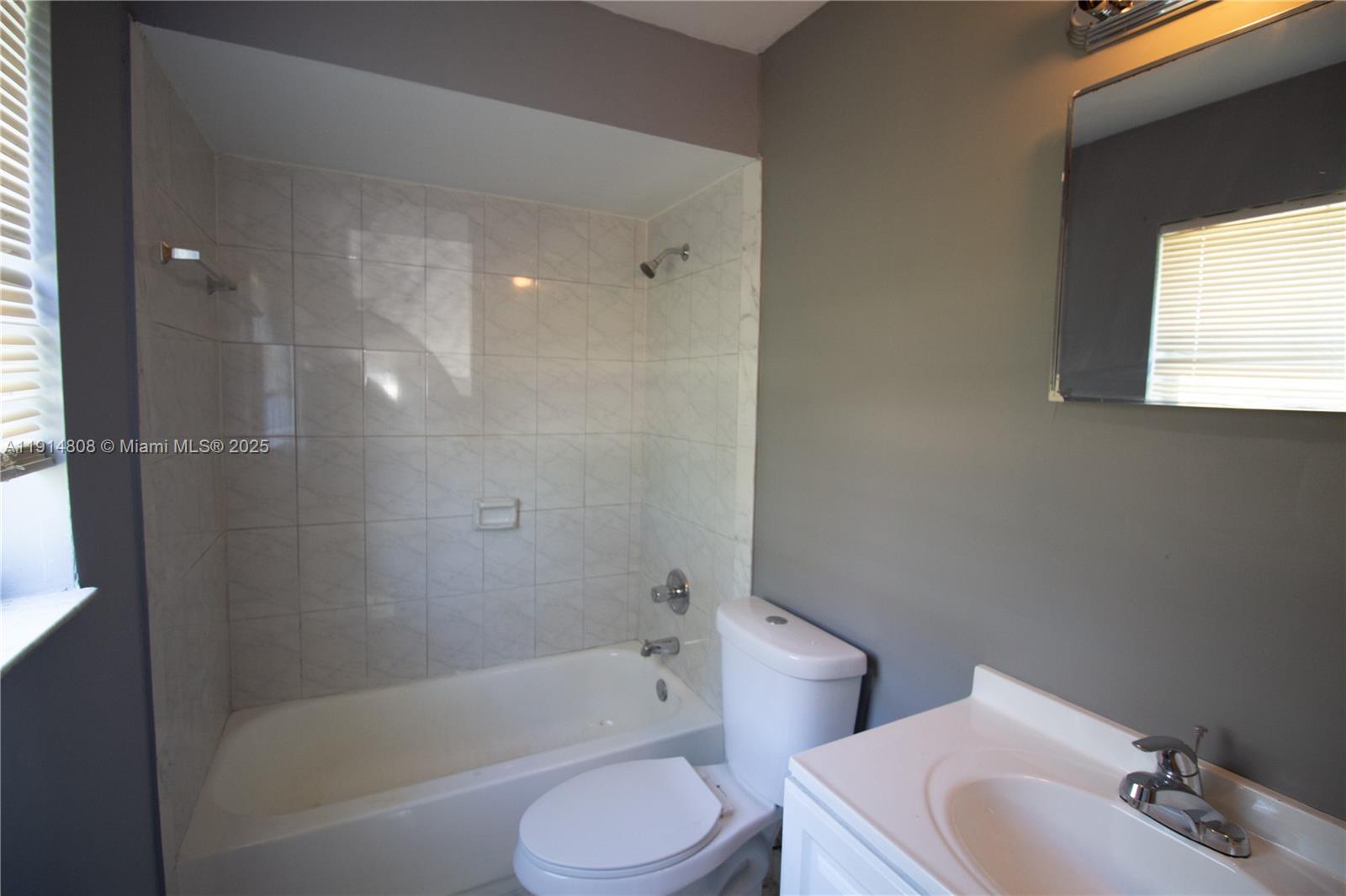 Ver detalles / 3330 sq. ft. $ 2025-11-15 0 foto