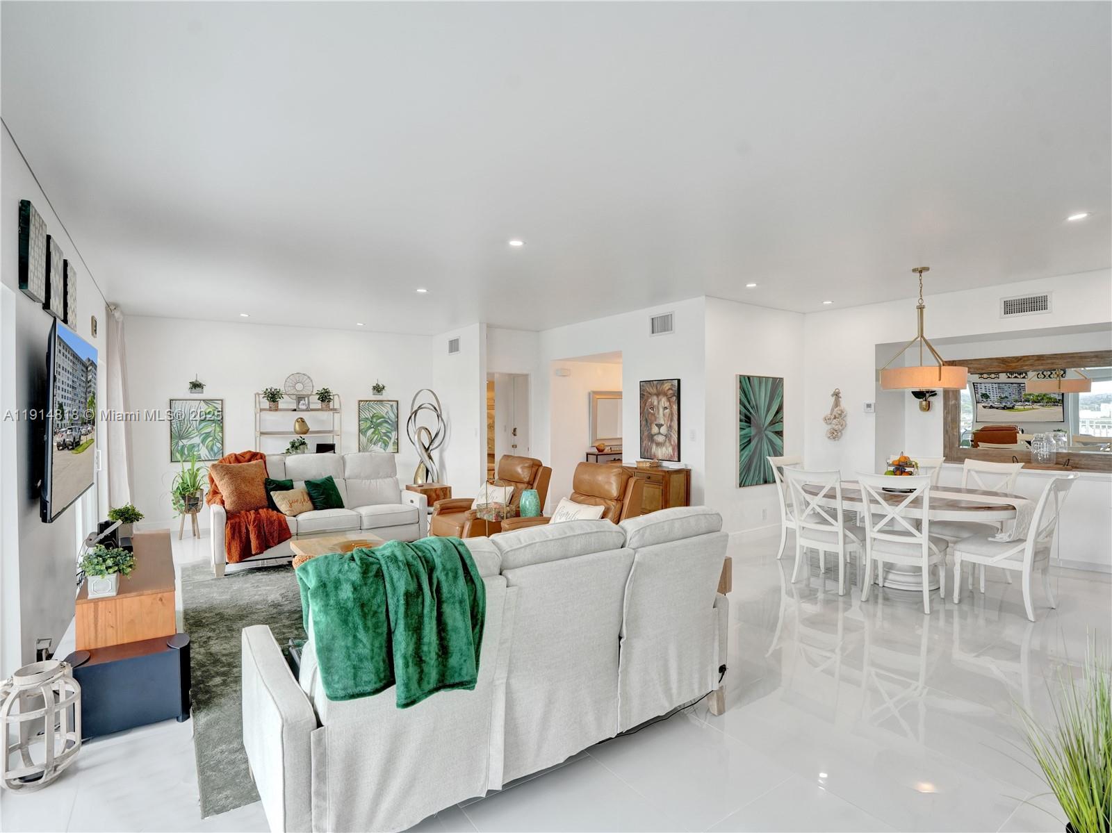 See details 1204 2 / 3 2444 sq. ft. $ 2025-11-15 0 Photo