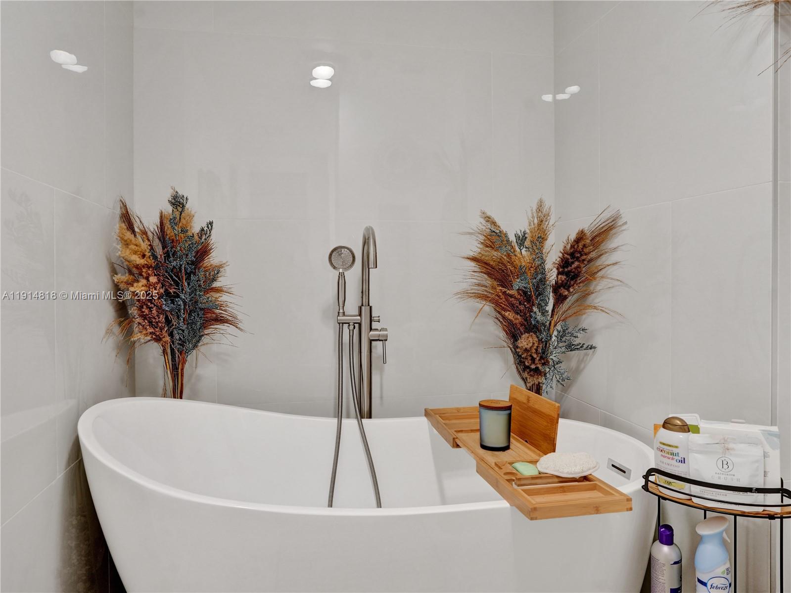 See details 1204 2 / 3 2444 sq. ft. $ 2025-11-15 0 Photo