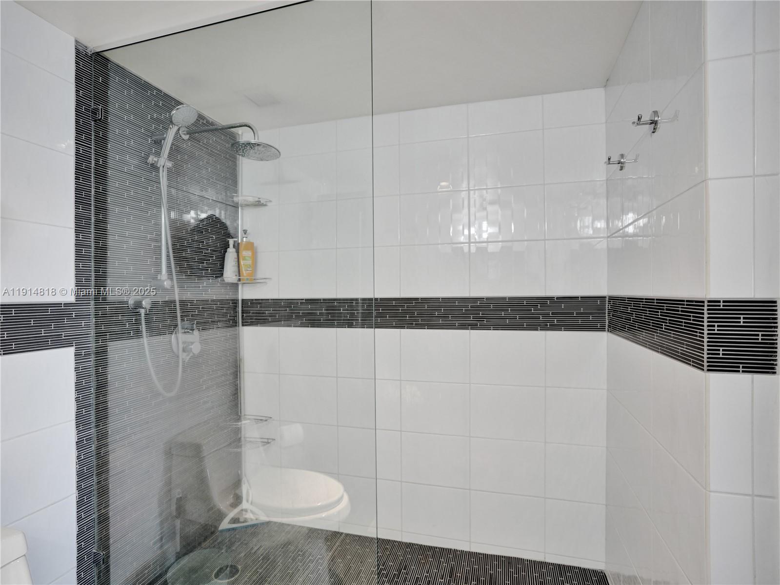 See details 1204 2 / 3 2444 sq. ft. $ 2025-11-15 0 Photo