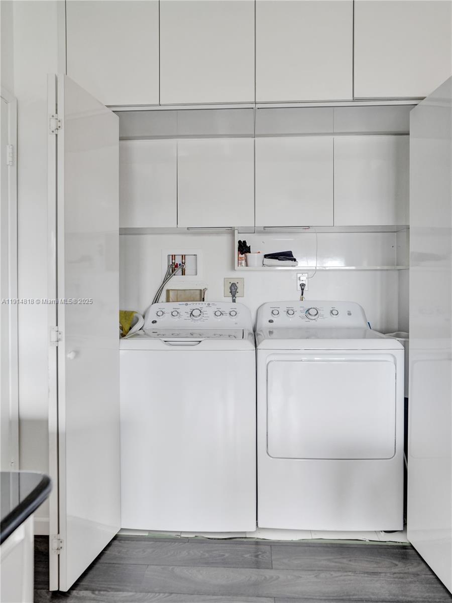 See details 1204 2 / 3 2444 sq. ft. $ 2025-11-15 0 Photo