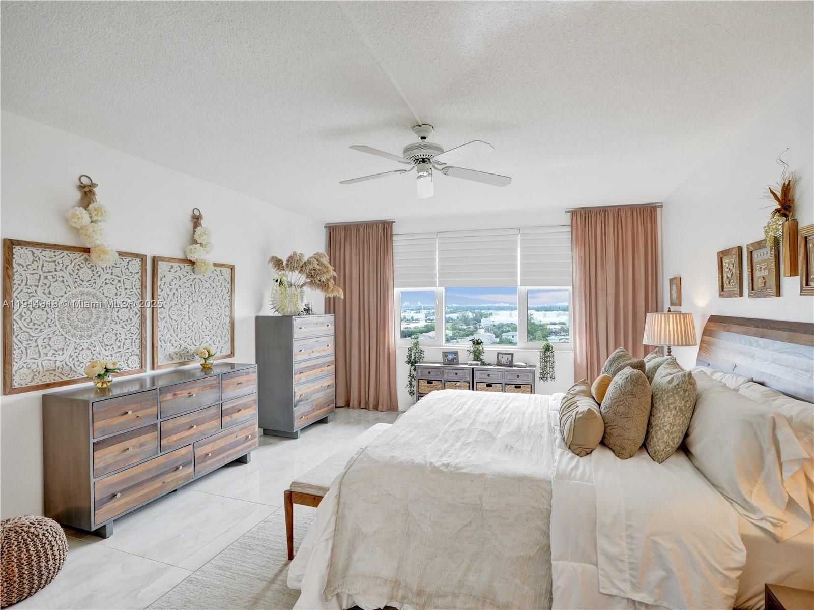 See details 1204 2 / 3 2444 sq. ft. $ 2025-11-15 0 Photo