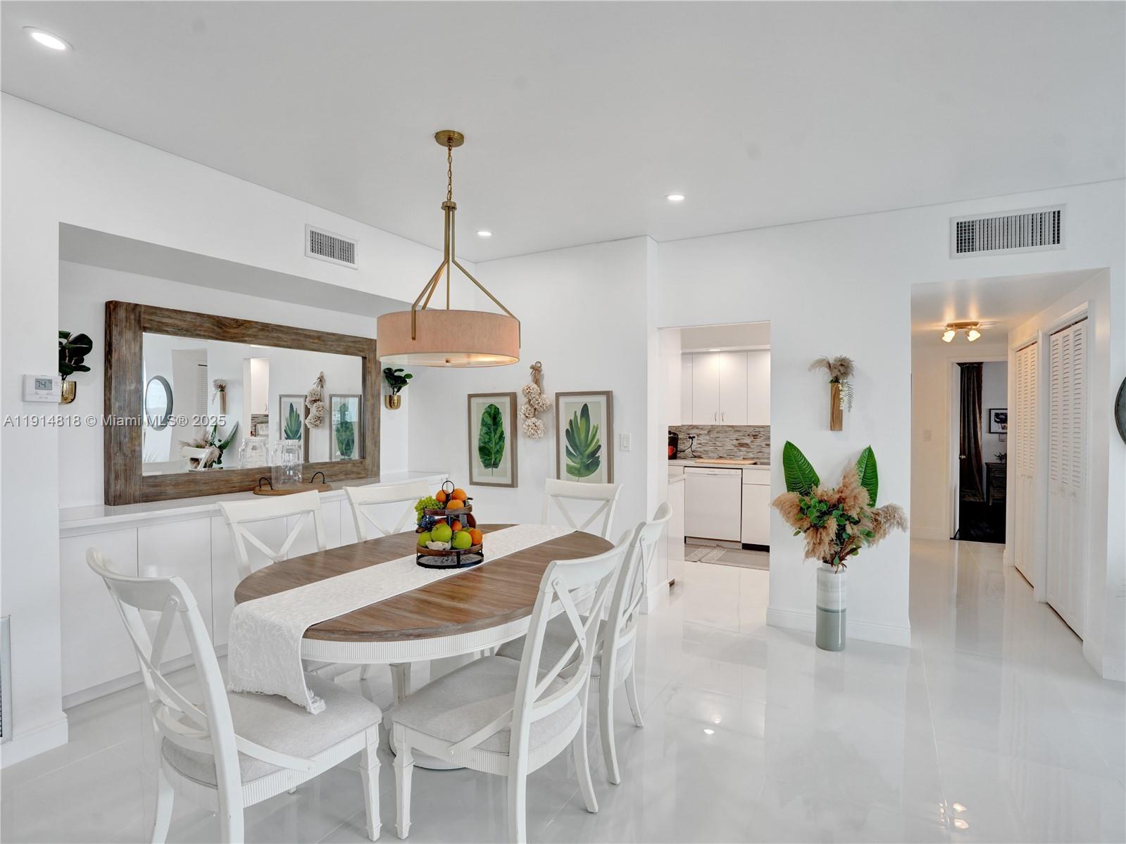 See details 1204 2 / 3 2444 sq. ft. $ 2025-11-15 0 Photo