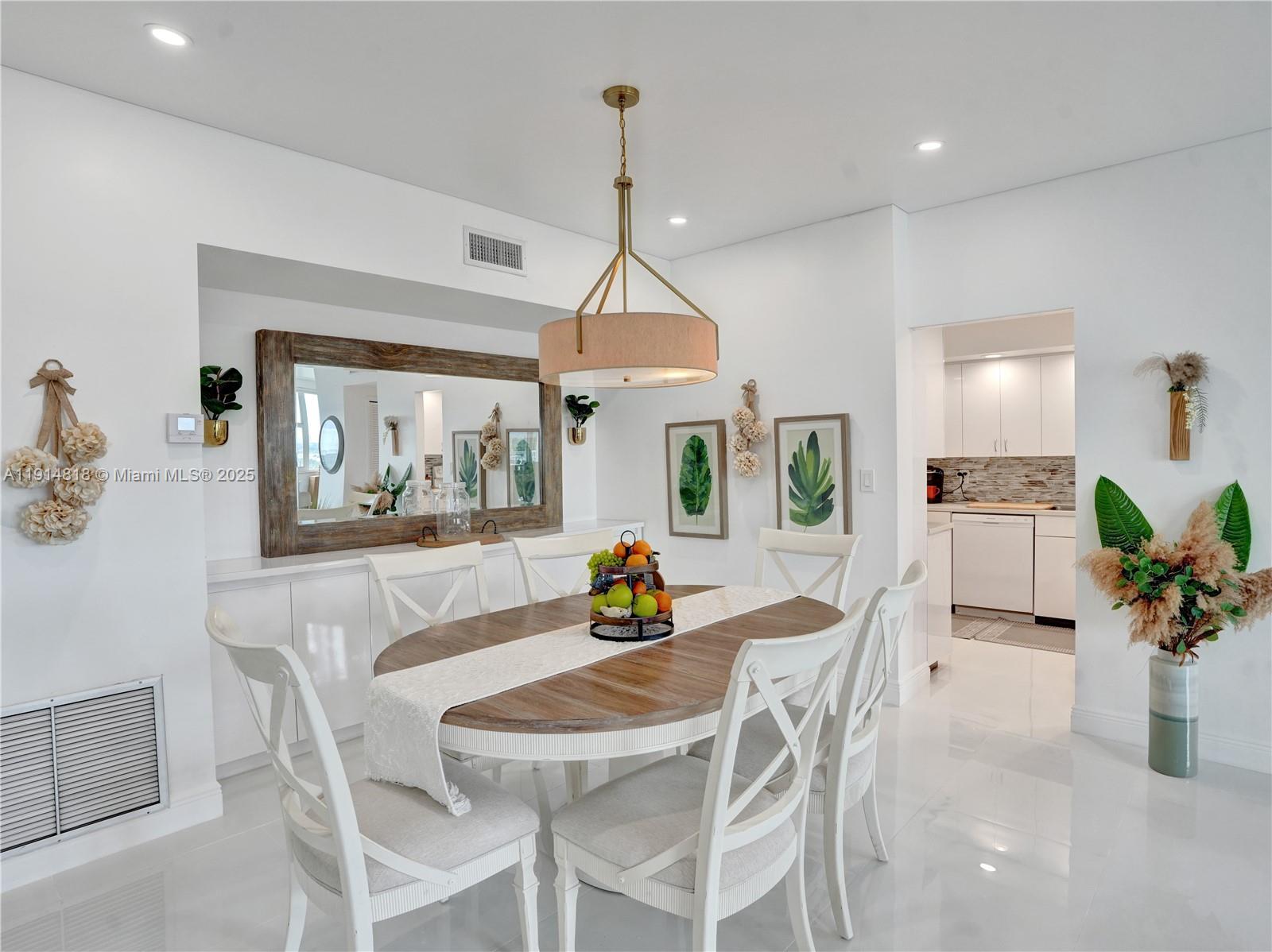 See details 1204 2 / 3 2444 sq. ft. $ 2025-11-15 0 Photo