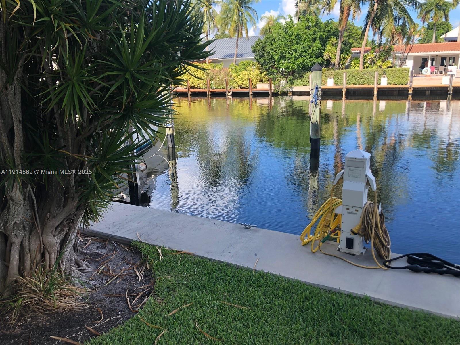 See details / sq. ft. $ 2025-11-15 0 Photo