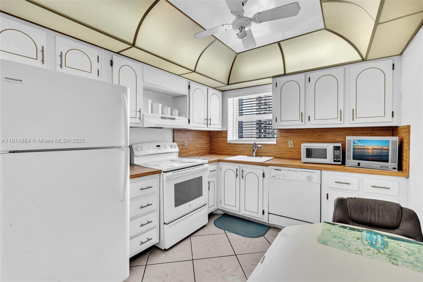 Photo of 1865 Ocean Dr  #19E, Hallandale Beach, Florida, 33009 - 