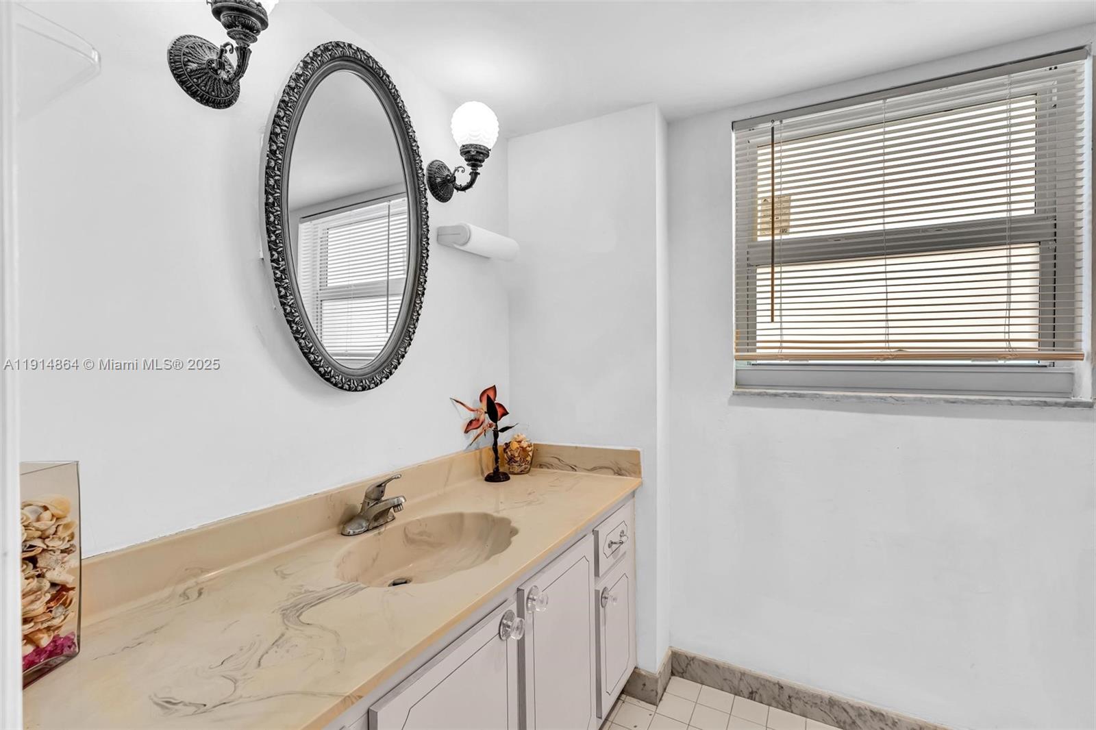 Photo of 1865 Ocean Dr  #19E, Hallandale Beach, Florida, 33009 - 