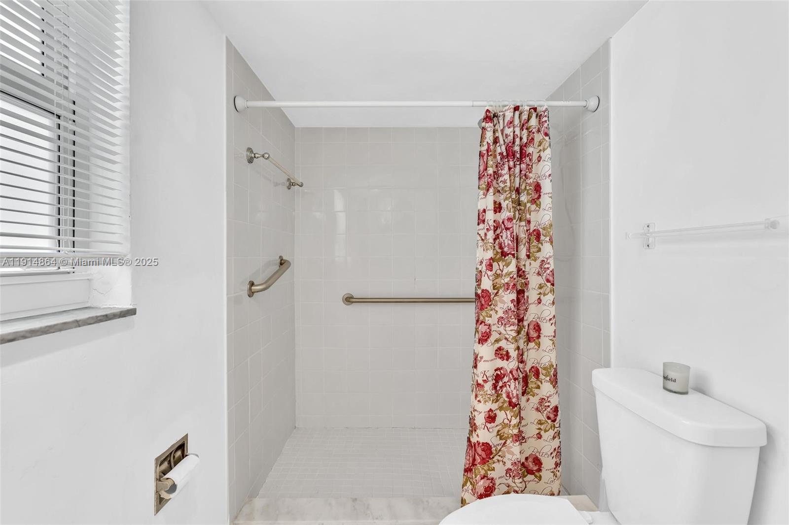 Photo of 1865 Ocean Dr  #19E, Hallandale Beach, Florida, 33009 - 